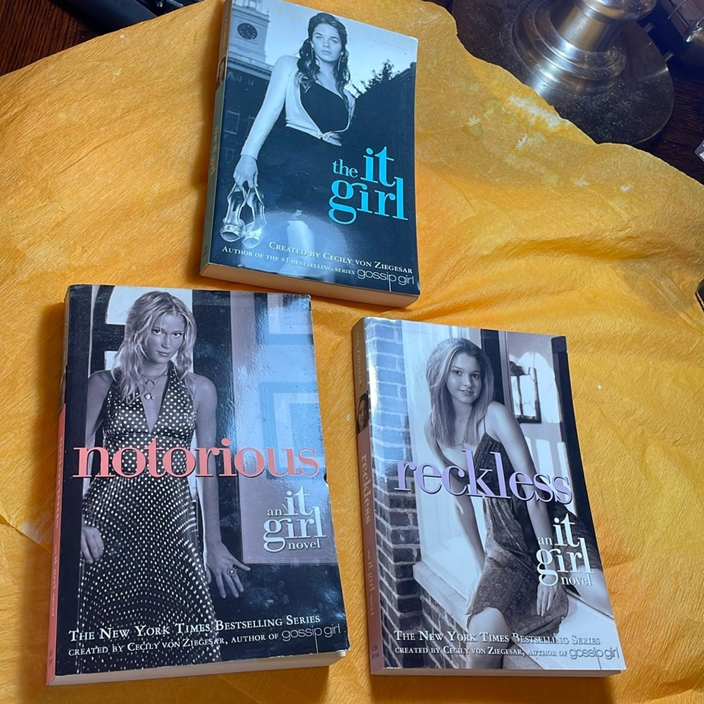 An It Girl Novel books 4